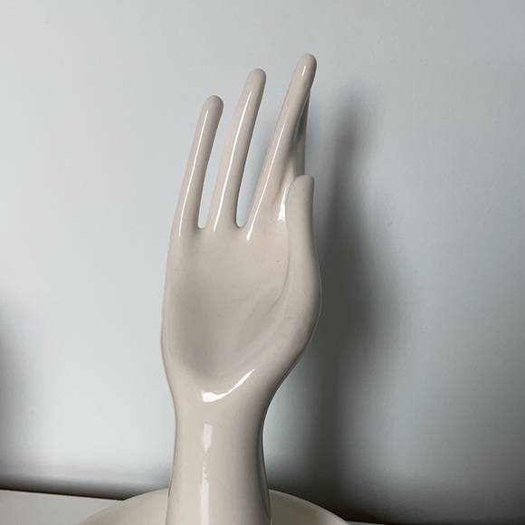 Pier 1 Hand Shaped White Jewellery Holder - Picture 2 of 4